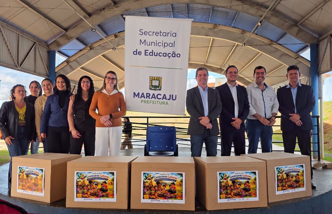 Prefeitura de Maracaju fortalece a formação de leitores com entrega de materiais do Projeto Municipal de Leitura.