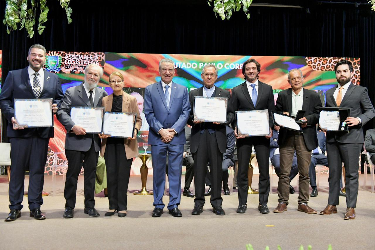 Paulo Corrêa entrega títulos a personalidades que contribuem para o desenvolvimento de MS