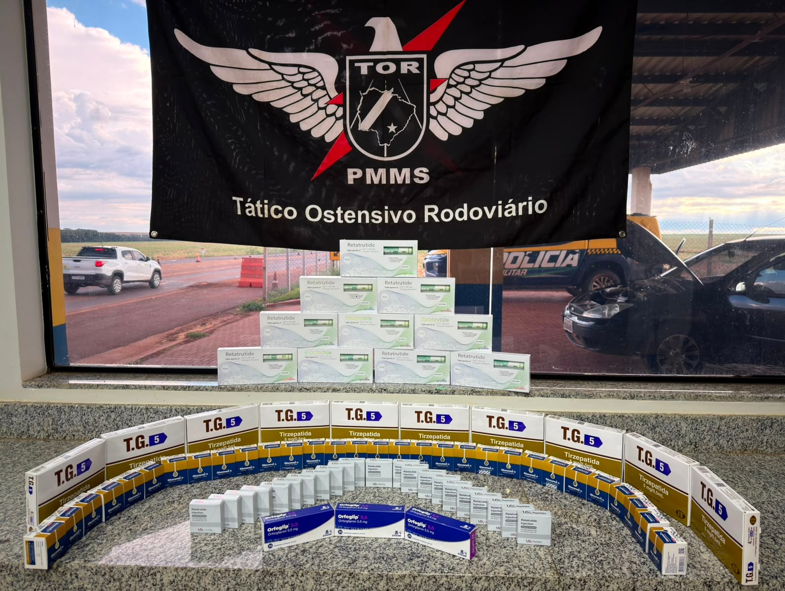 TOR do BPMRv apreende carga de medicamentos para emagrecimento avaliada em R$ 134 mil na MS-162
