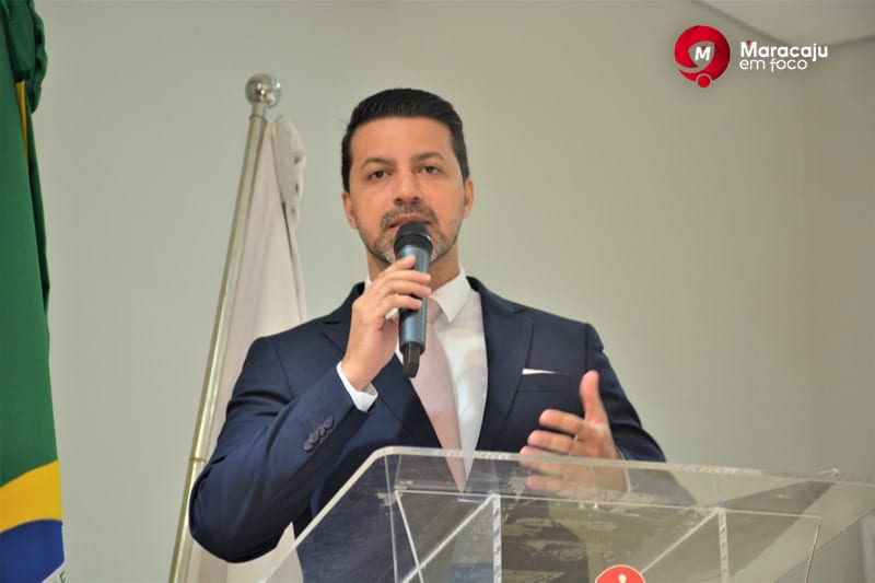 Vereador Bruno Barros homenageia legado de João Carlos Pessatto e solicita melhorias na iluminação pública.