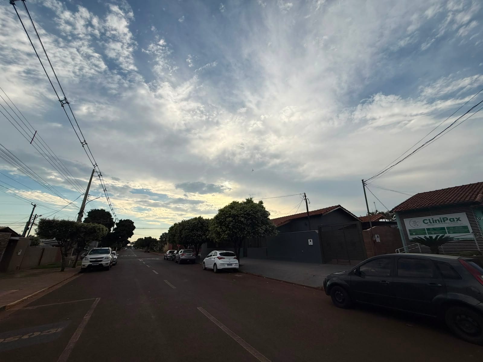 Frente fria fraca traz umidade e chance de chuva isolada para Maracaju nesta segunda-feira