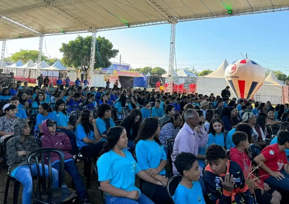 Mais de três mil alunos passam pelo Parque de Exposições durante a 53° Expomara