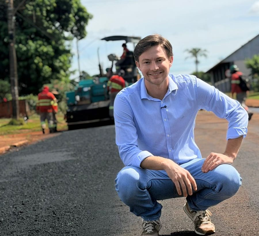 Prefeito Lucas Foroni celebra nova etapa de asfaltamento e recapeamento no Distrito de Prudêncio Thomaz