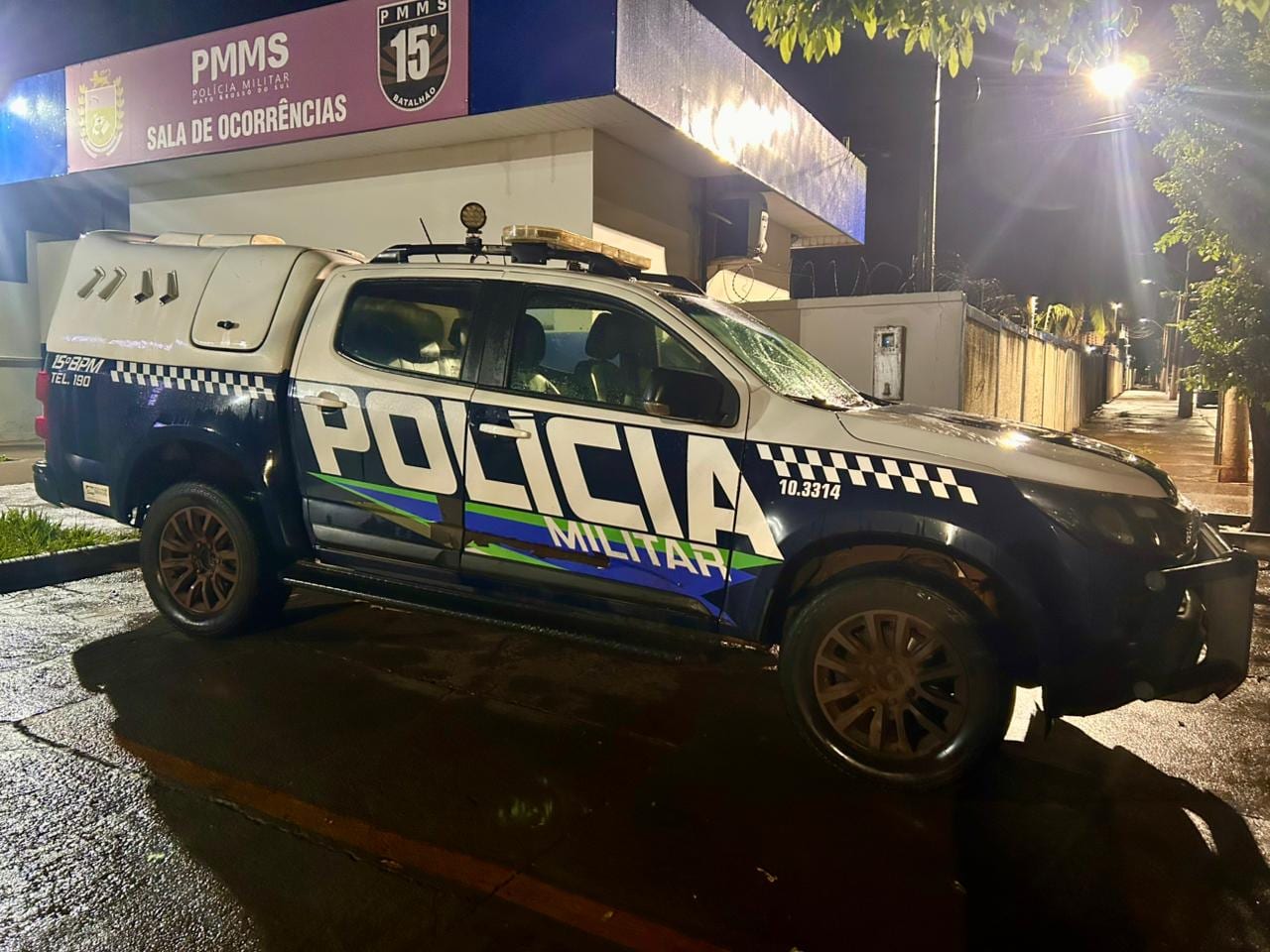 Polícia Militar atende ocorrência de conflito doméstico após desentendimento e saída de pista em Maracaju