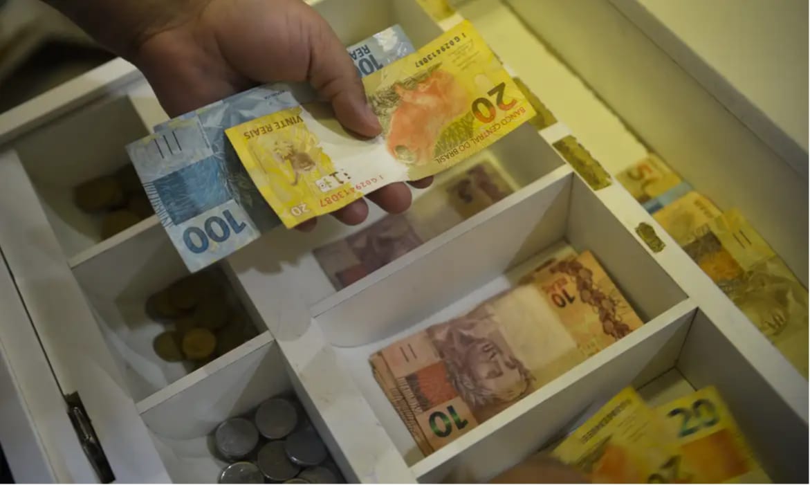 Inflação usada para corrigir salários acumula 4,11% em 12 meses