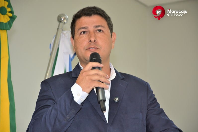 Daniel Esquivel cobra manutenção de aparelhos de ar-condicionado no CIEI Waltrudes Ferreira Muzzi e informações sobre transporte escolar rural