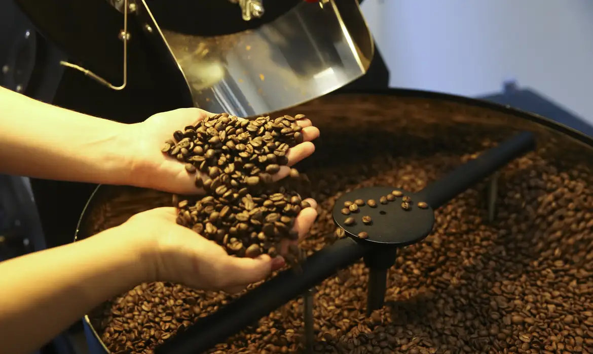 Consumo de café cai 16%, diz associação da indústria