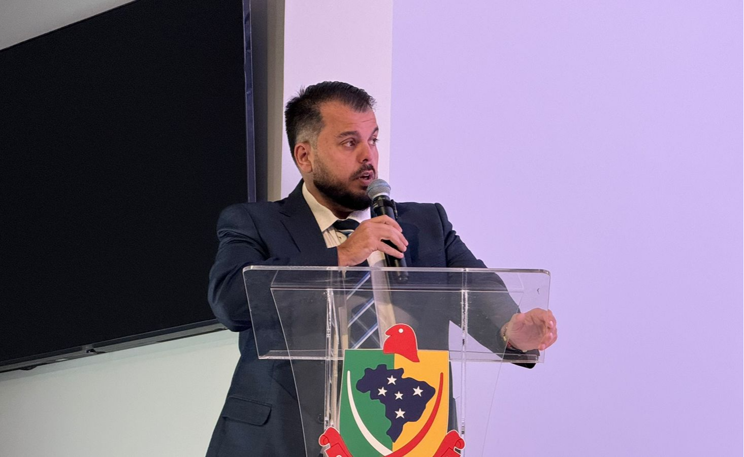 Vereador Robert propõe implantação de monitoramento contínuo de glicose para pacientes com Diabetes Tipo 1