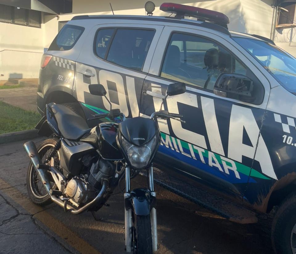 Polícia Militar flagra condutor realizando manobras perigosas e apreende motocicleta em Maracaju.