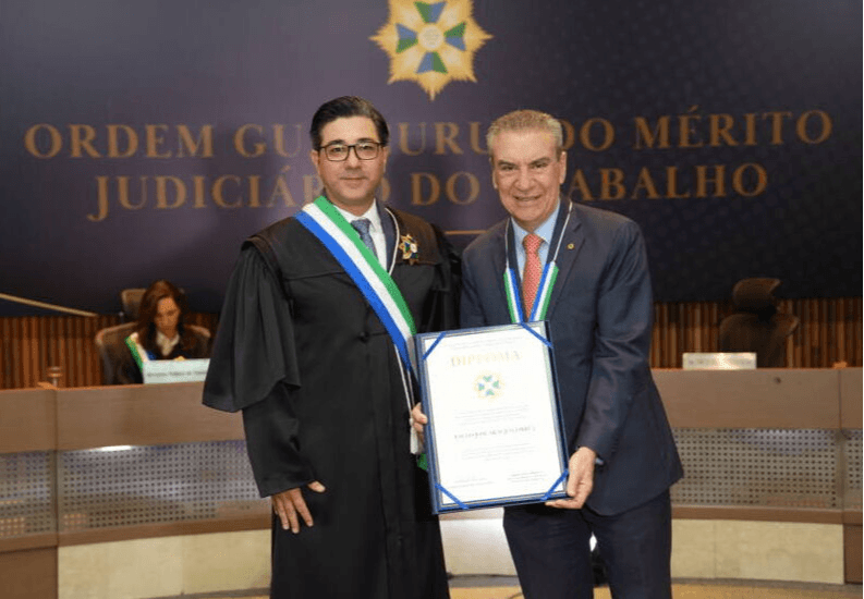 Paulo Corrêa é homenageado com a Comenda do Mérito Judiciário do Trabalho pelo TRT-24