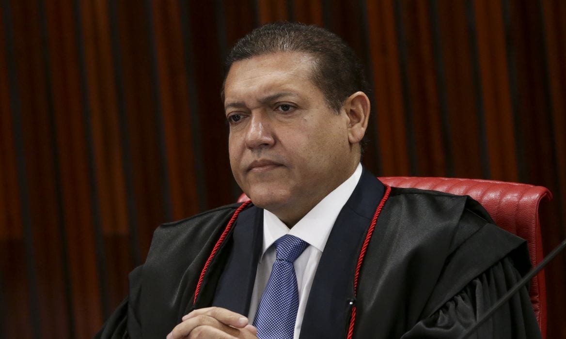 Eleição segue normal e sem sinal de interferência externa, diz Marques