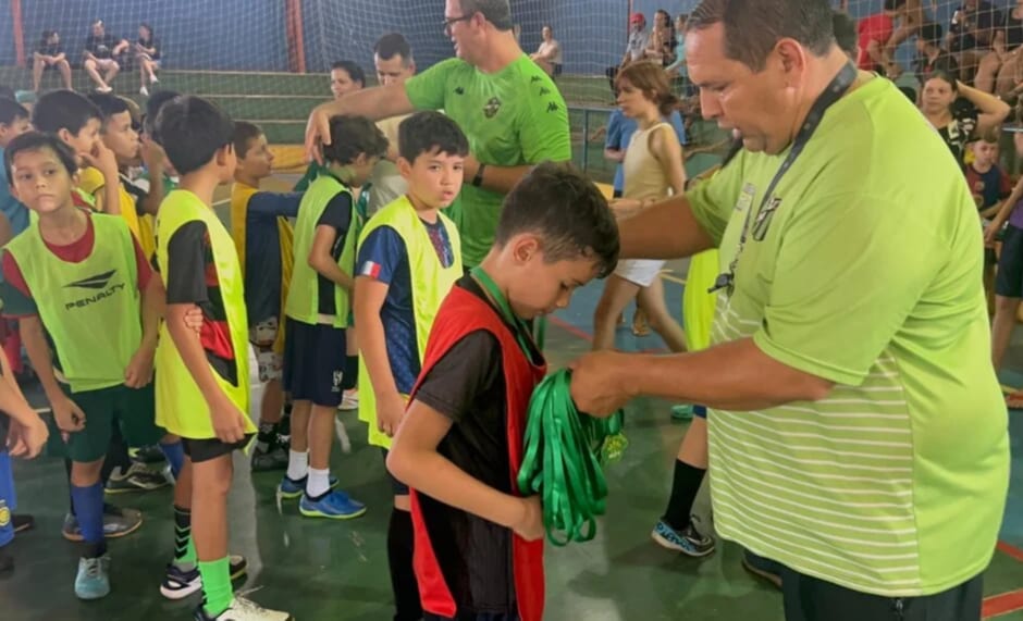 Festival Primavera do Clube Esportivo Meninos da Vila reuniu mais de 180 crianças e adolescentes em dia de futsal em Maracaju