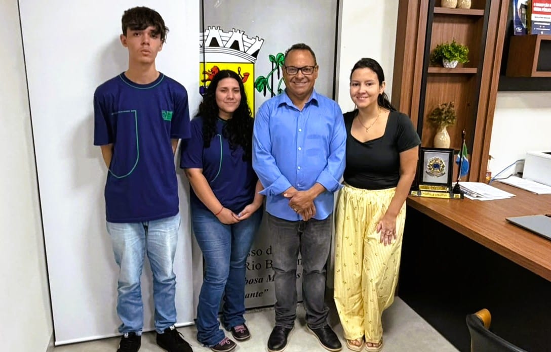 Câmara Municipal de Rio Brilhante recebe visita de participantes da Olimpíada Brasileira de Cidadania