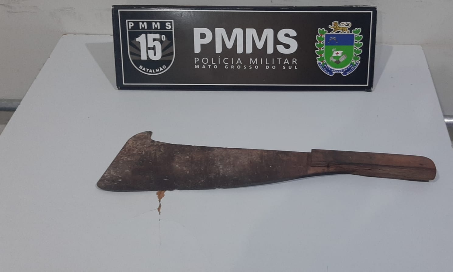 Polícia Militar prende mulher após ameaçar idosa com facão em Maracaju