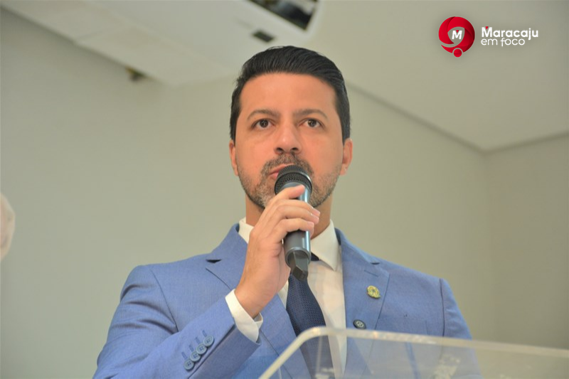 Vereador Bruno Barros pede melhorias para feirantes e limpeza na Rua Aurora.