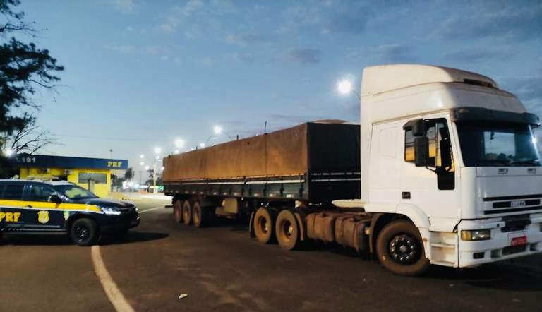 PRF recupera caminhão em Rio Brilhante
