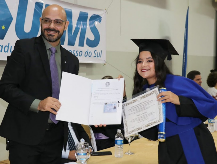 Formandos da UEMS de Maracaju recebem Carteira Profissional do CRA-MS