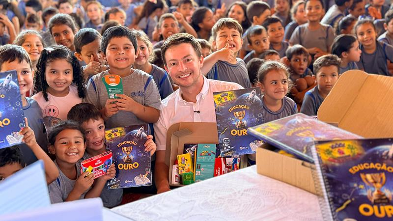 Com investimento de 700 mil reais, Prefeito Lucas Foroni assegura kits escolares aos estudantes da rede de Rio Brilhante.
