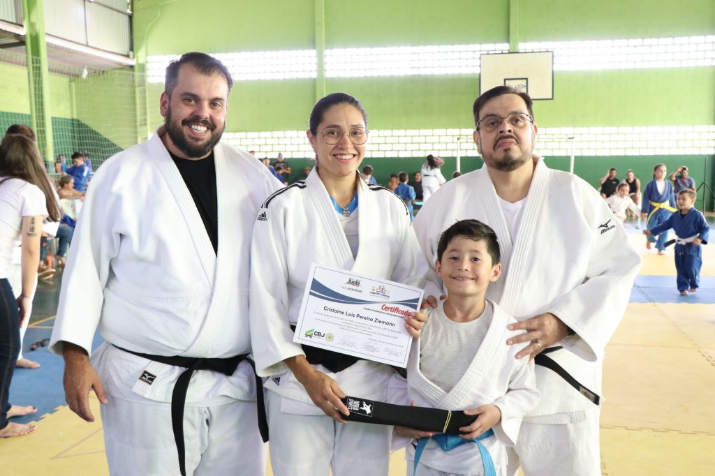 Crislaine Ziemann recebe “Faixa Preta 2º Dan” em Judô e celebra jornada de superação e dedicação ao esporte
