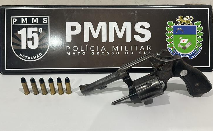 Homem é preso com arma de fogo em bar de Maracaju.