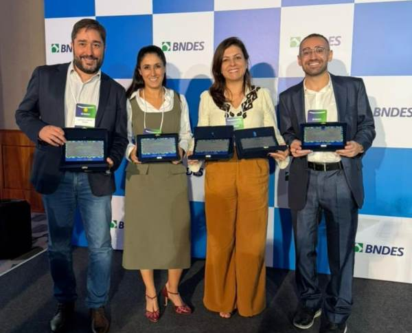 Sicredi é premiado em 5 categorias pelo BNDES