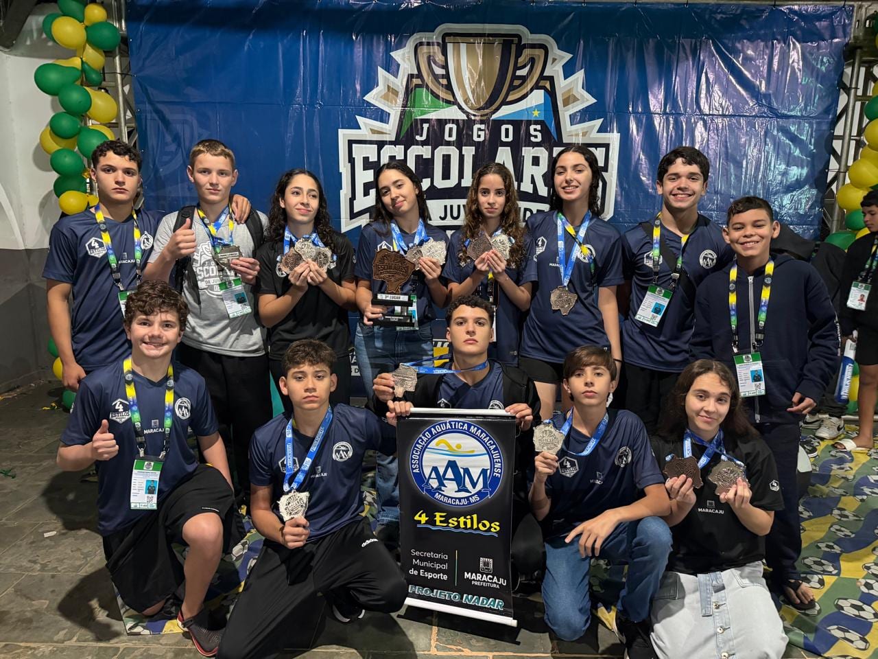 Maracaju conquista 16 medalhas e dois troféus estaduais, reafirmando força da natação escolar.