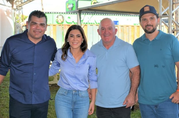 Viviane Luiza participa da Festa da Linguiça e fala sobre trajetória, gestão e presença nos municípios. Assista.