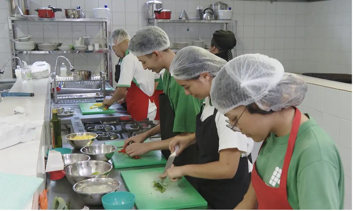Desemprego até maio cai para 5,6%, o menor já registrado no período