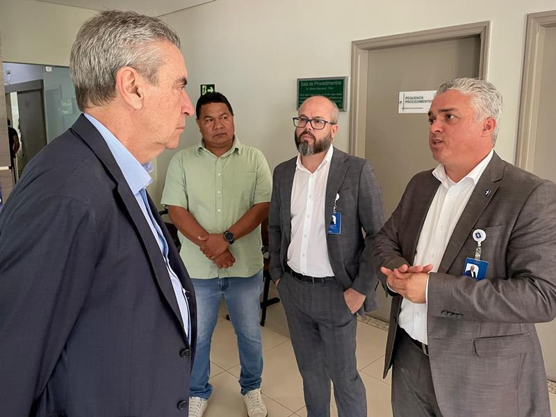Após vistoria, Paulo Corrêa solicita recapeamento das pistas internas do Hospital Adventista do Pênfigo