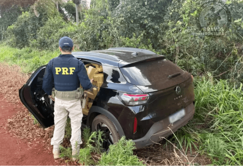 Carro furtado em Campo Grande é encontrado em Maracaju com mais de 1,2 tonelada de maconha na BR-060