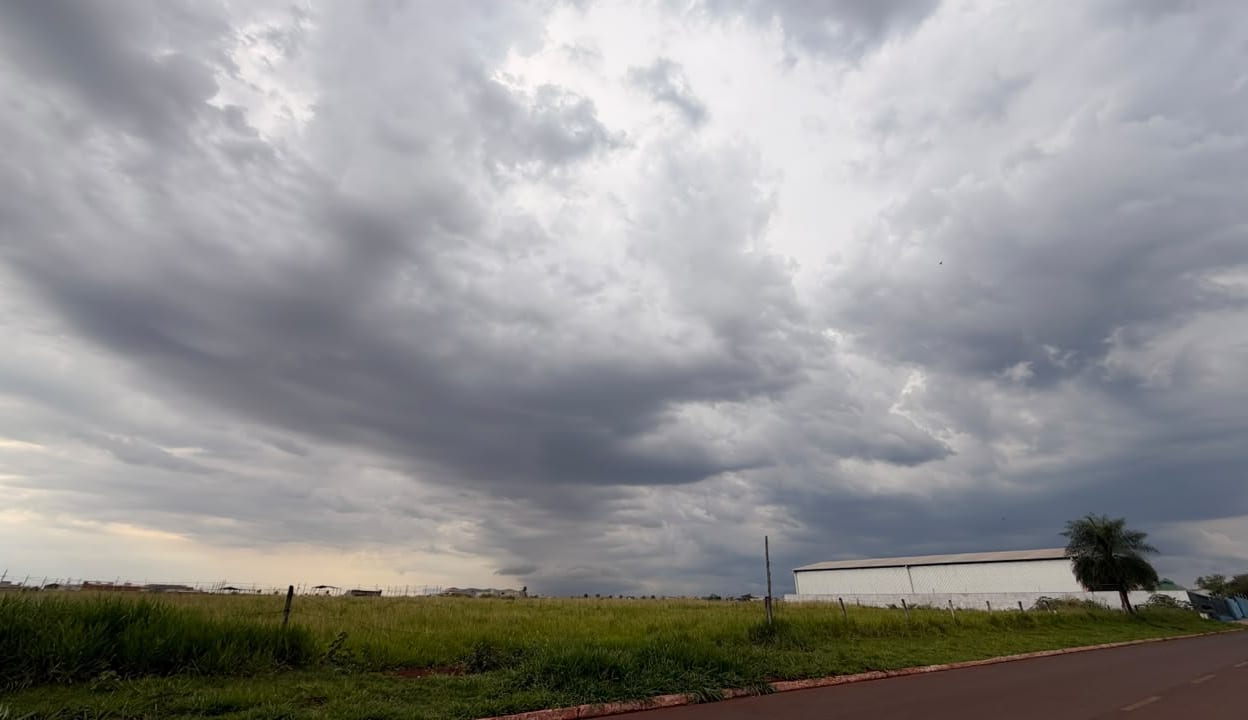 Sábado de Alerta: Maracaju entra em rota de tempestades com volumes expressivos de chuva