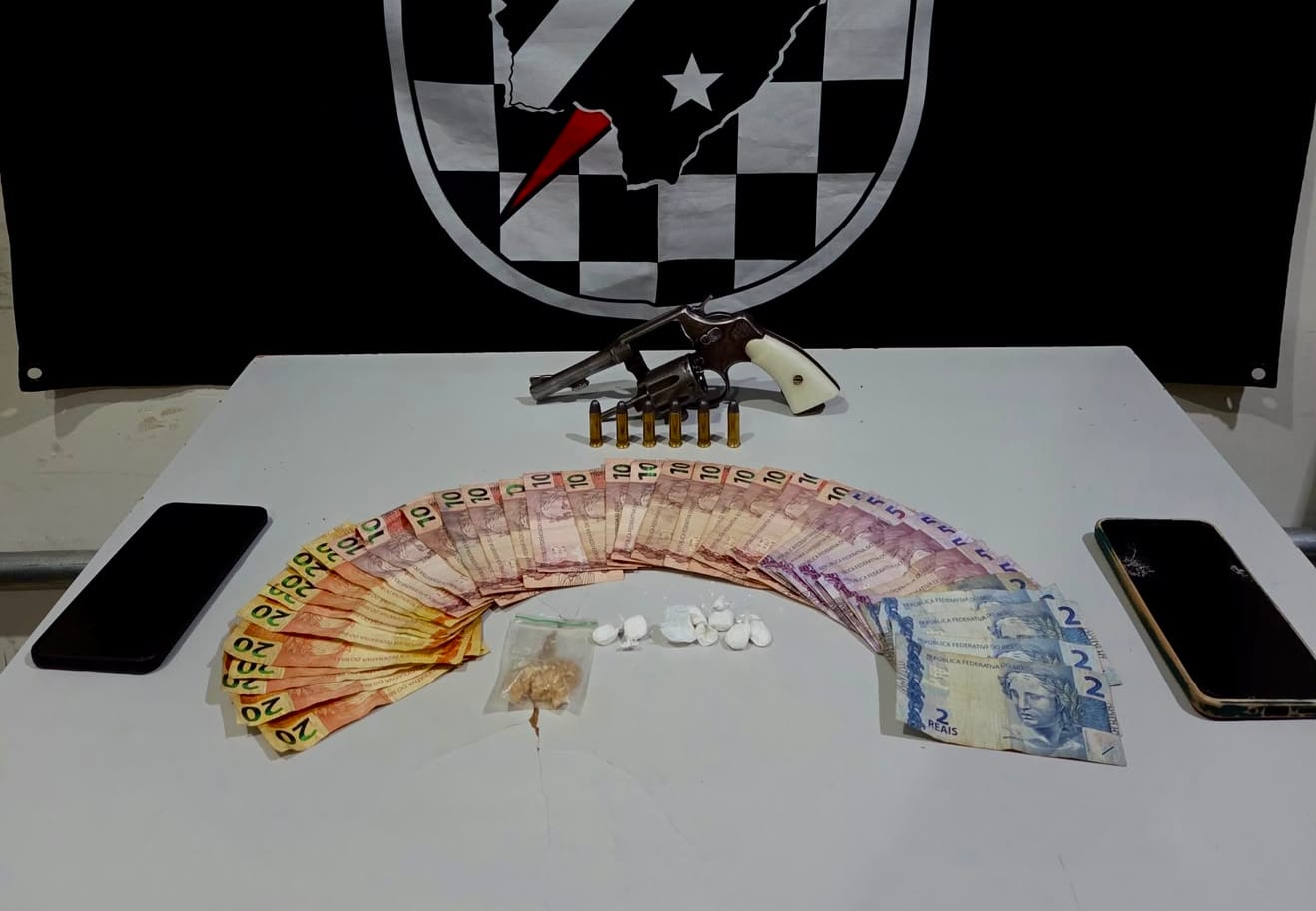 Força Tática prende suspeito de envolvimento em disparos de arma de fogo em via pública de Maracaju com arma e drogas