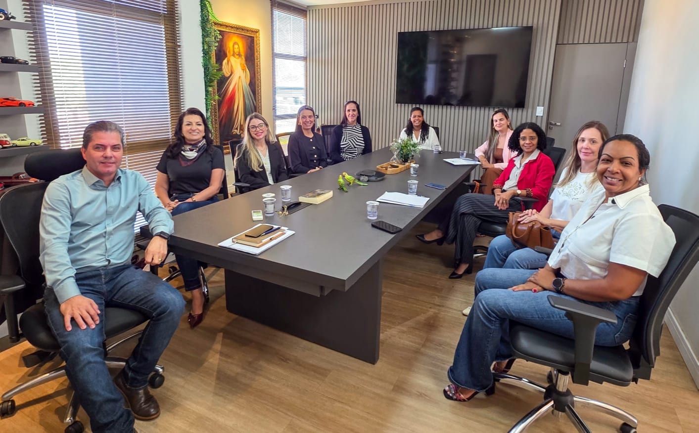 Maracaju recebe representantes do TJMS e TCE-MS e fortalece posição como referência estadual na proteção às mulheres e crianças.