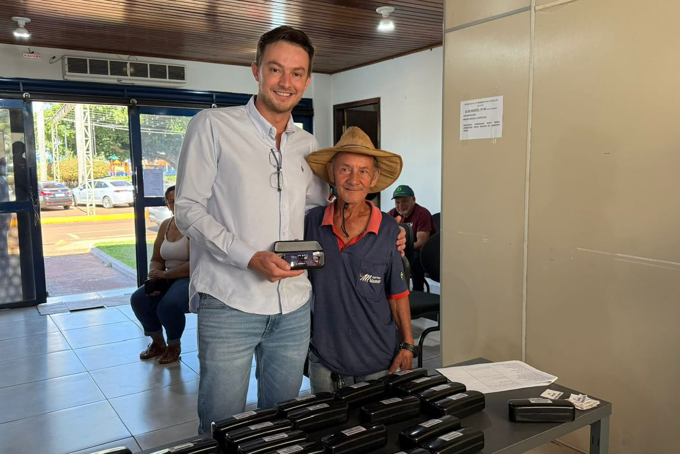 Prefeito Lucas Foroni beneficia 188 moradores com óculos de grau e planeja ampliar atendimento em escolas em Rio Brilhante