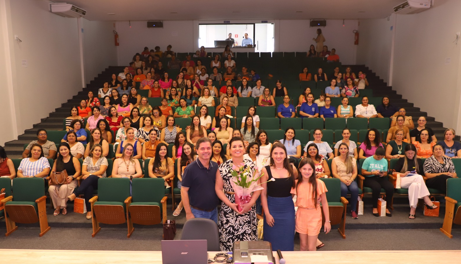 “Café com Mães” emociona servidoras públicas em homenagem promovida pela Primeira-Dama de Maracaju