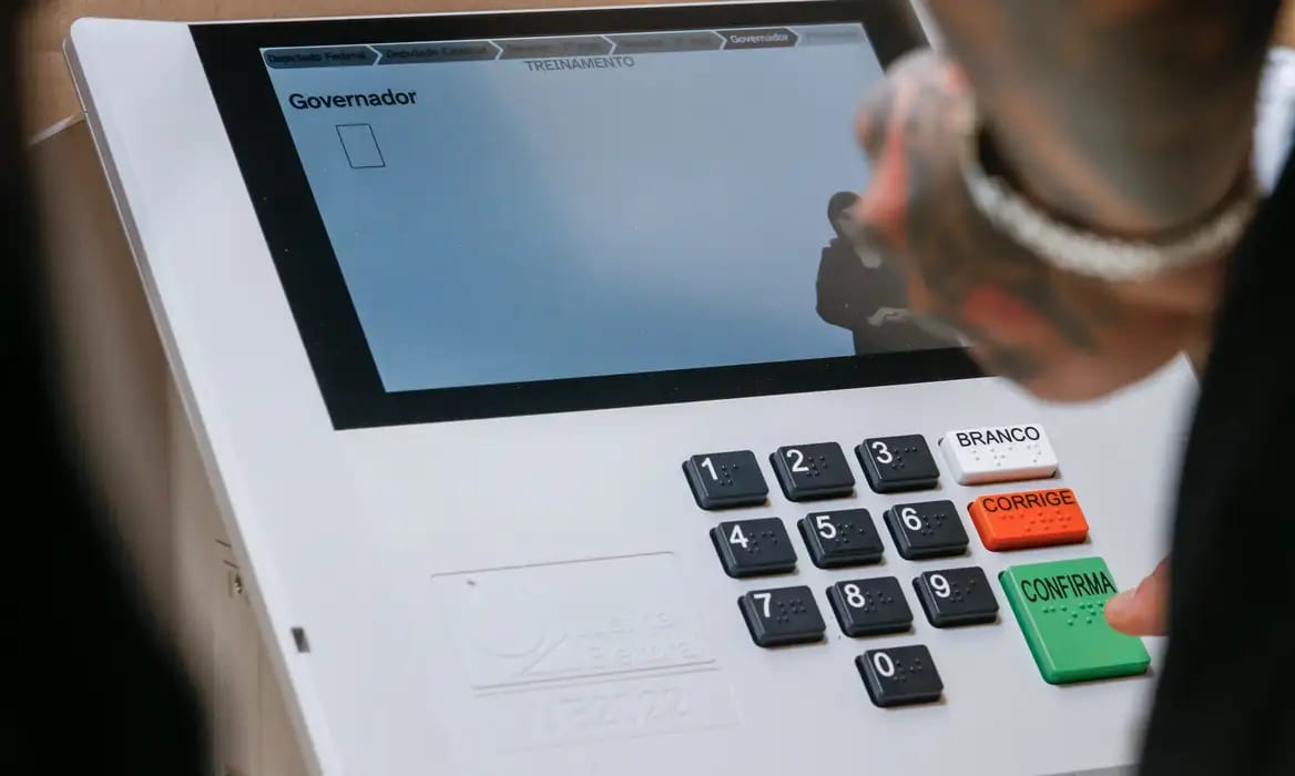 Urnas eletrônicas funcionam mesmo sem energia elétrica durante as eleições