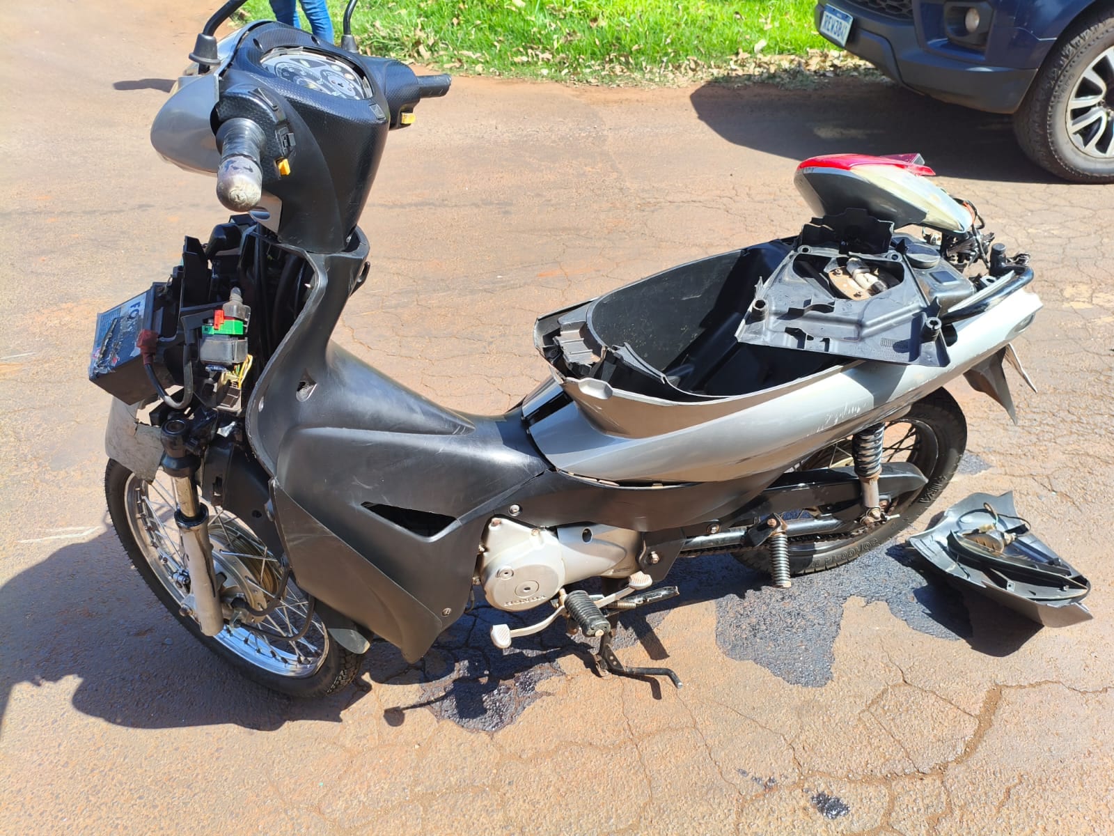 Colisão entre caminhão e motocicleta deixa jovem ferido em Maracaju