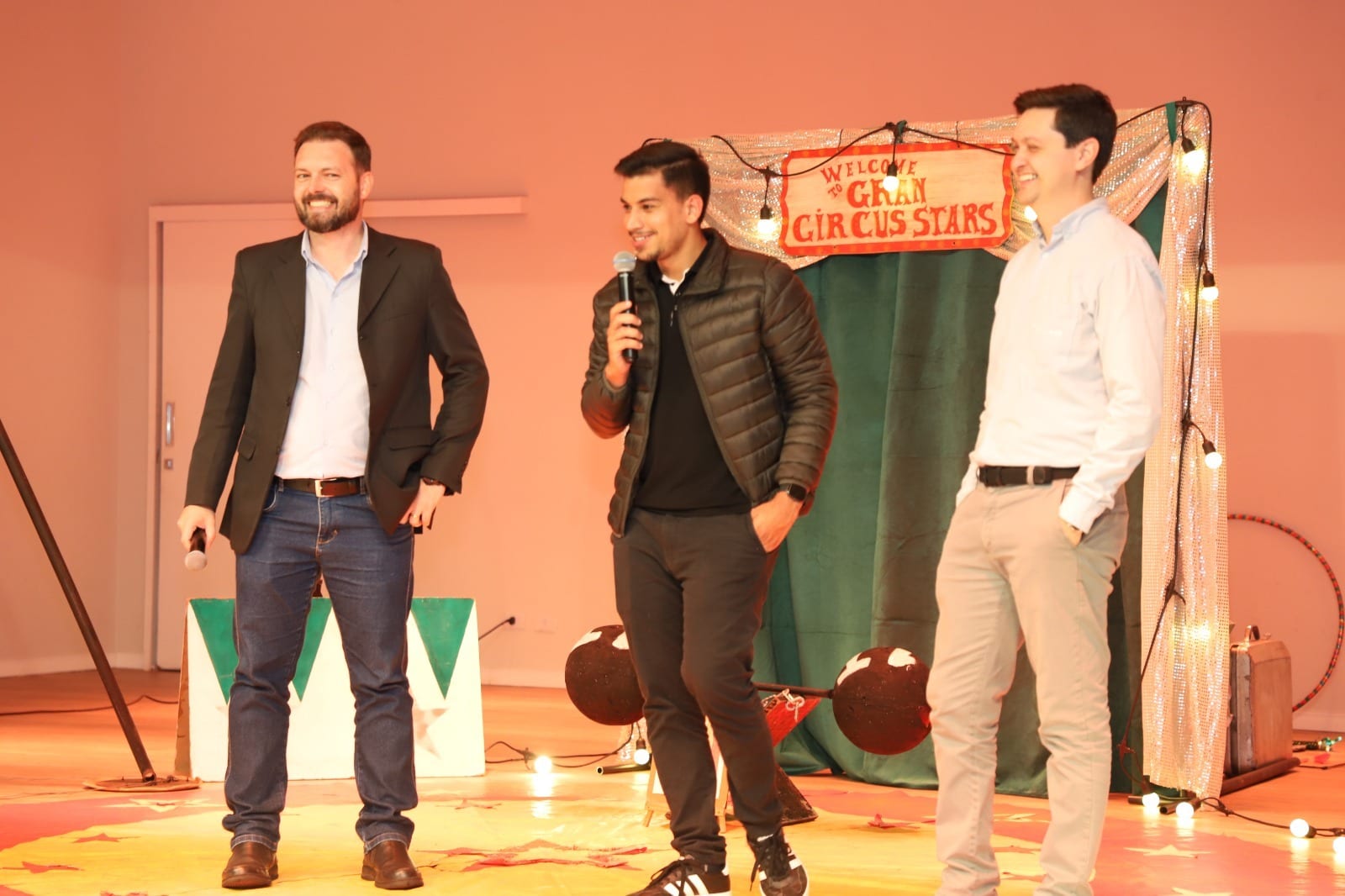 Educação financeira ganha espaço nas escolas municipais com teatro educativo em parceria com o Sicredi