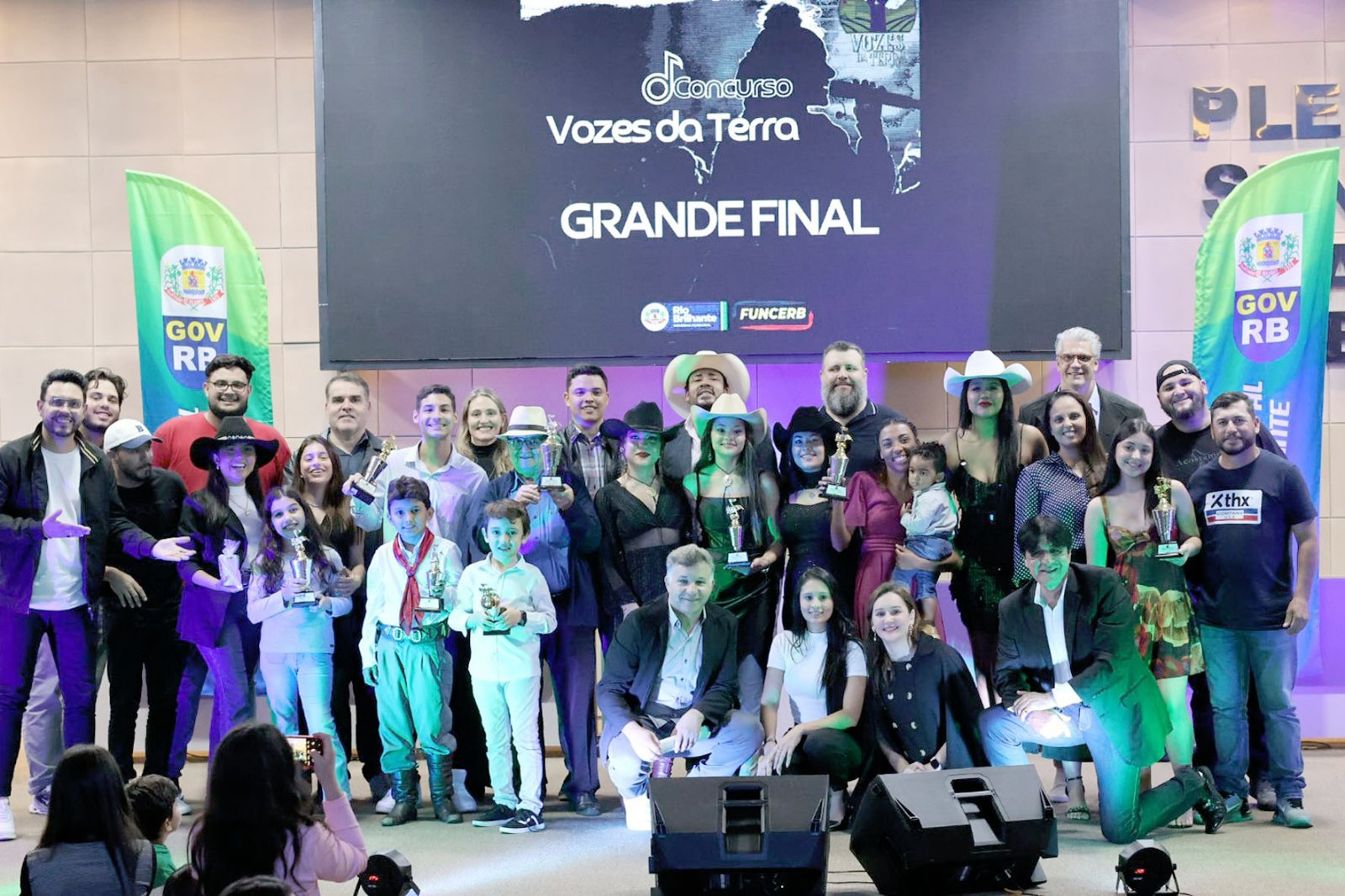 Concurso Vozes da Terra em Rio Brilhante emociona e revela talentos que cantam com a alma e tocam corações