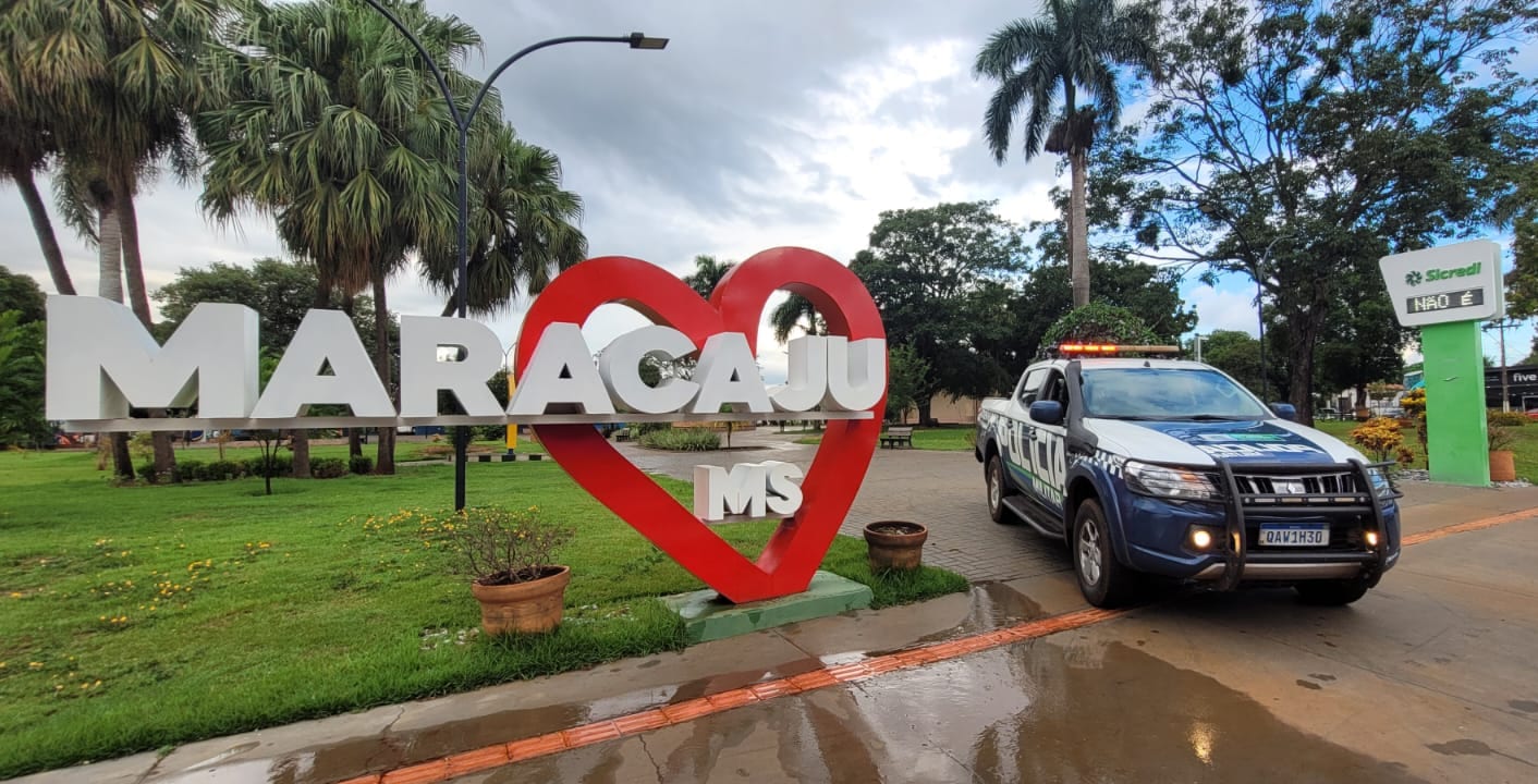 Homem é detido após ameaçar vigilante e resistir à abordagem policial no Centro de Maracaju