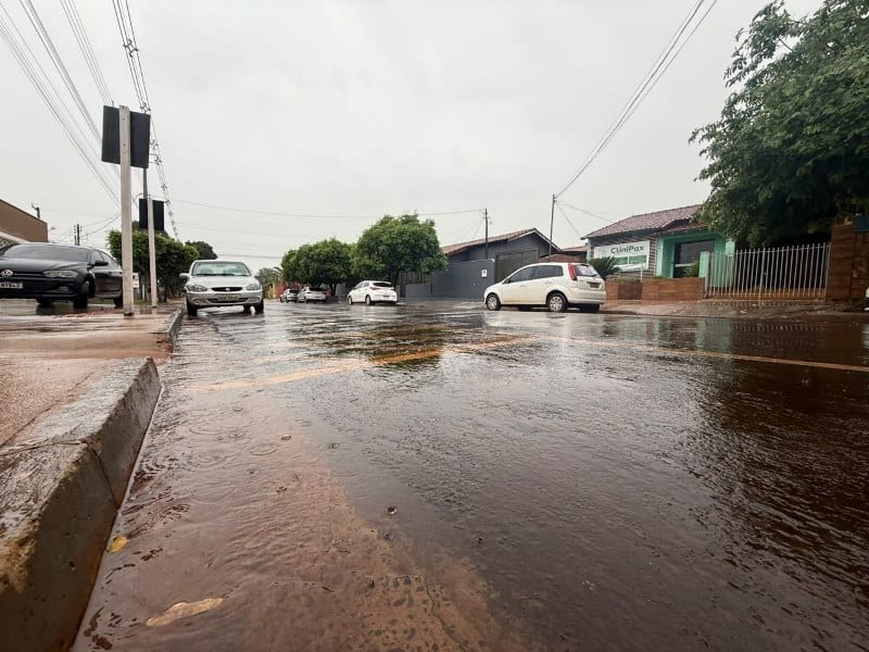 Segunda-feira amanhece com garoa e termômetros em queda após madrugada de chuva em Maracaju