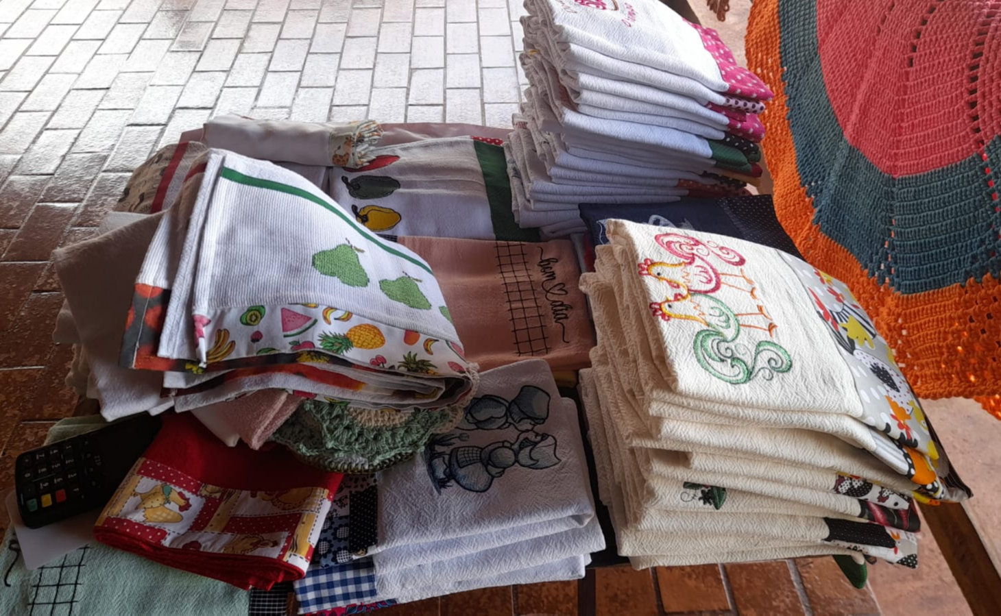 Hoje tem Feirinha da Mari Ateliê em frente à Comitiva Casa de Carnes