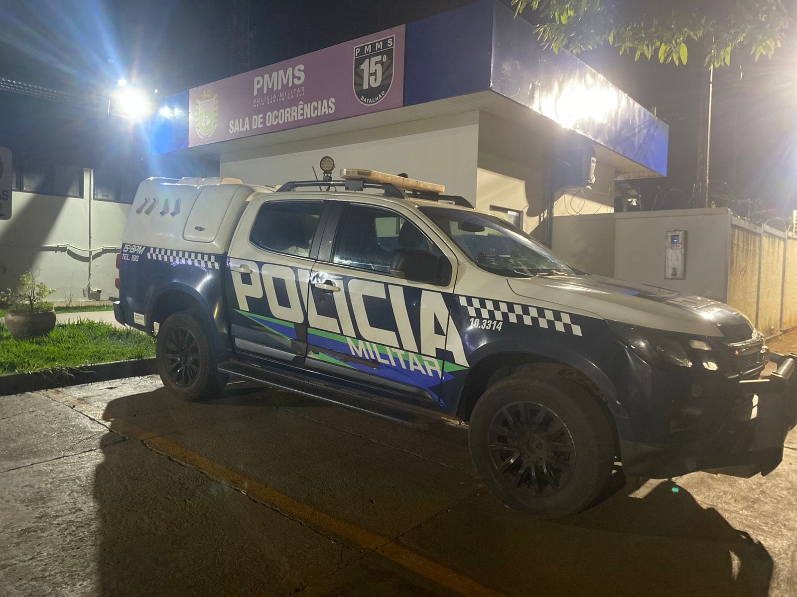 Homem é preso por ameaça e violência doméstica após descumprir ordem e retornar à residência da vítima em Maracaju