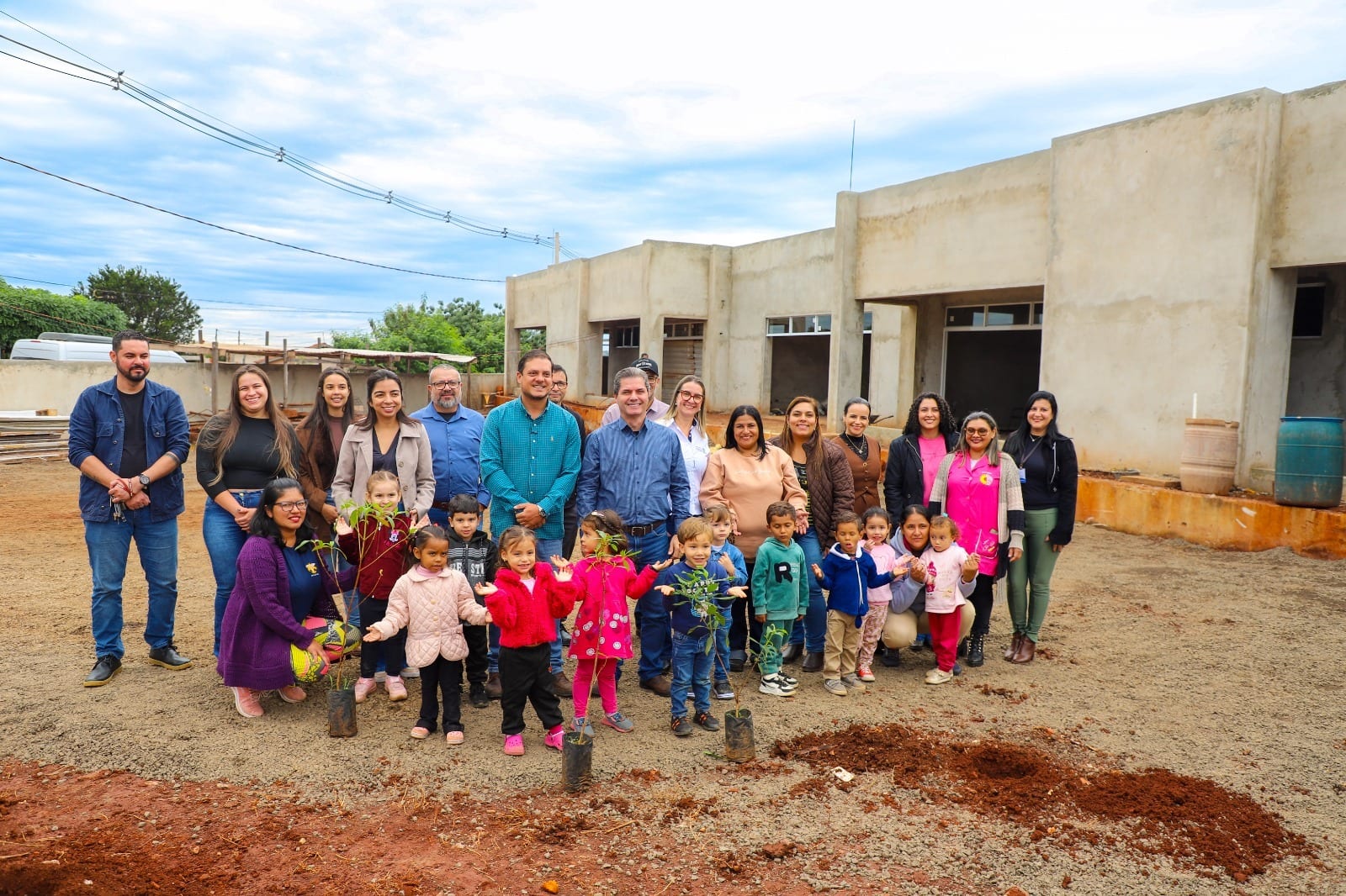Educação e sustentabilidade caminham juntas em Maracaju com plantio simbólico de árvores em novo CIEI.