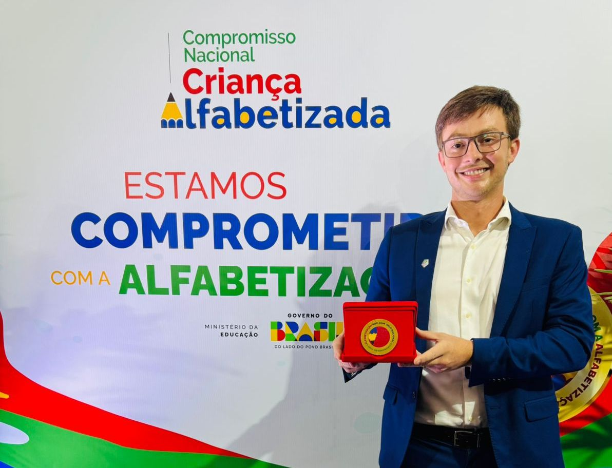 Educação de Rio Brilhante ganha o prêmio Selo Ouro Nacional em Brasília: Um marco de excelência