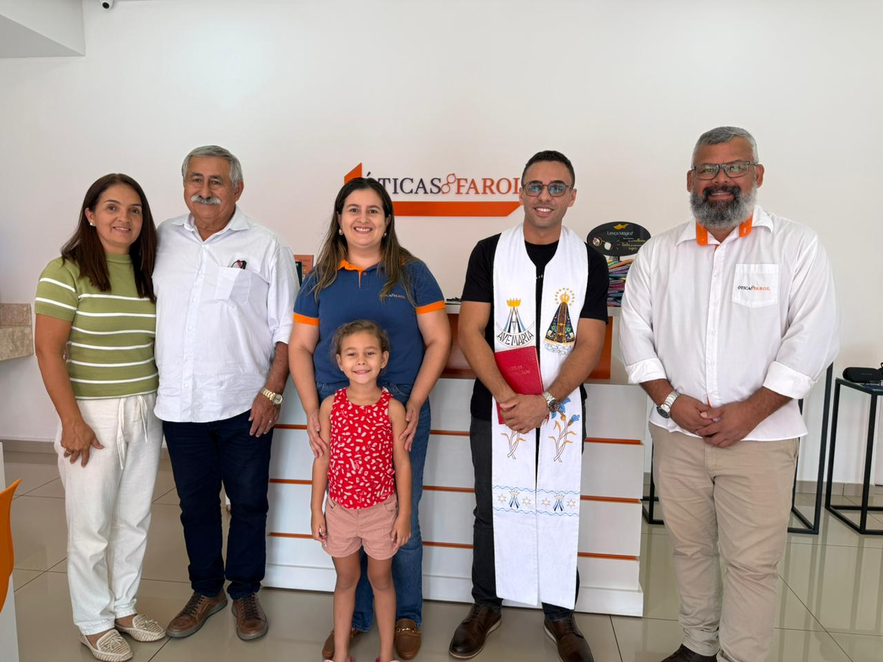 Óticas Farol de Maracaju agradece recebe visita de Padre e Contador do município de Jardim.