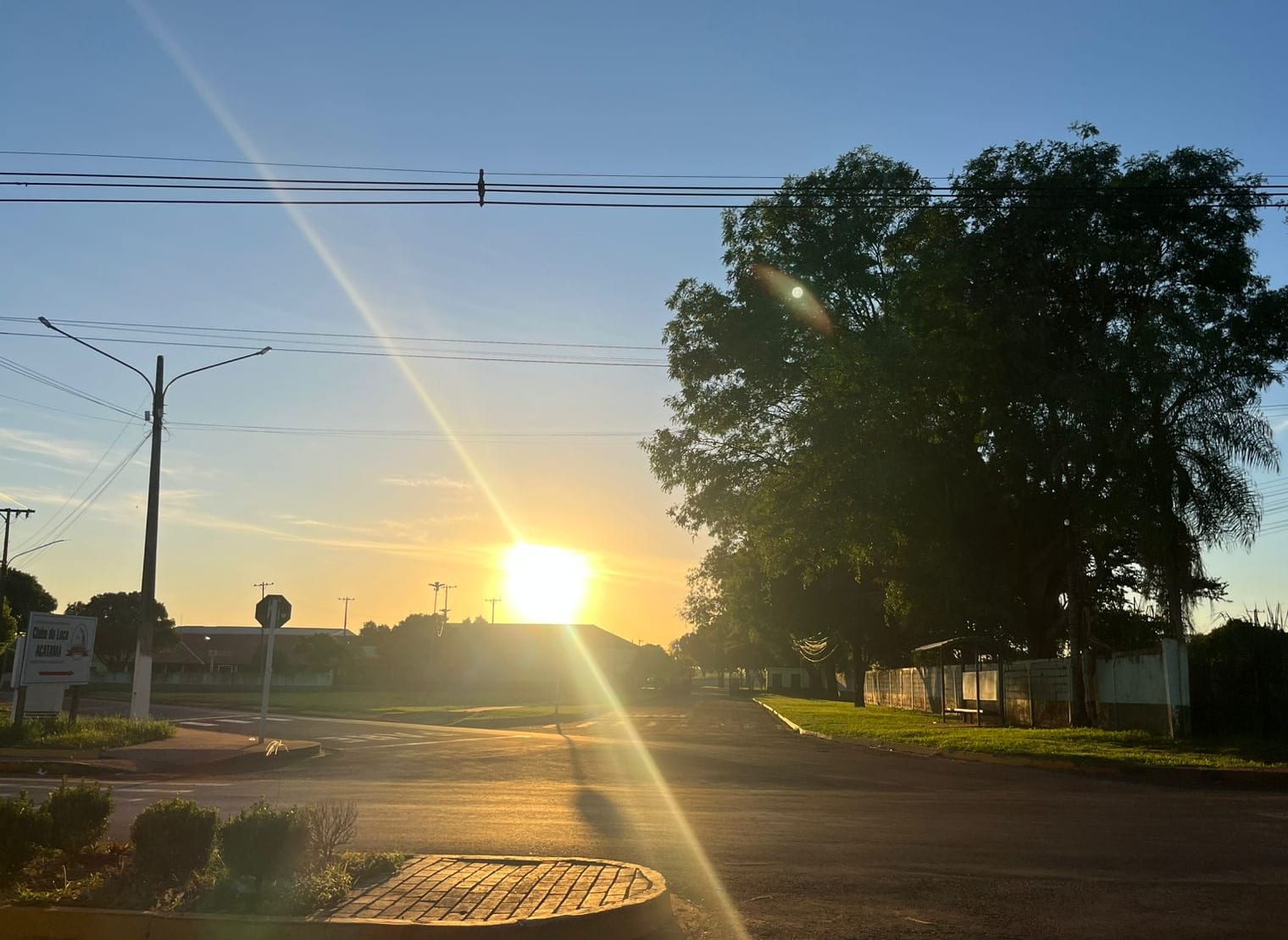 Quinta-Feira de Alerta: Maracaju enfrenta calor extremo de 35º graus e possibilidade de tempestades isoladas.