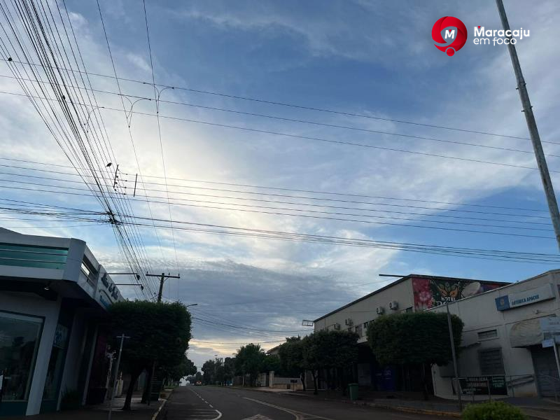 Sábado de sol e pancadas de chuva em Maracaju