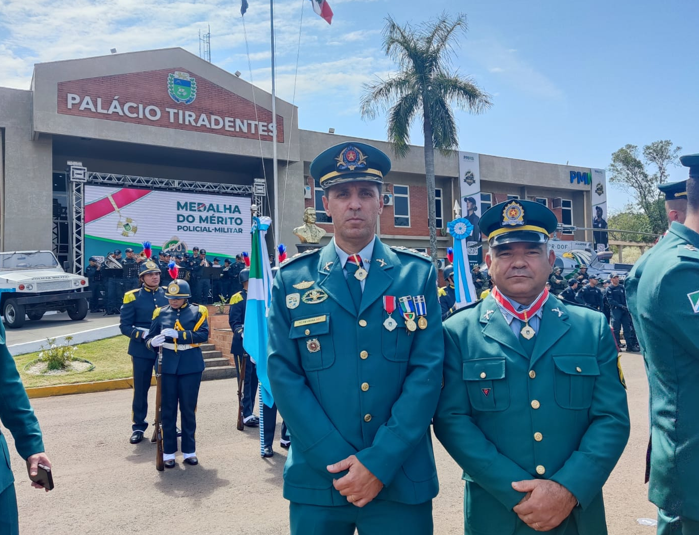 Em solenidade comemorativa aos 190 anos da PMMS, militar do 15° BPM é agraciado com a Medalha do Mérito