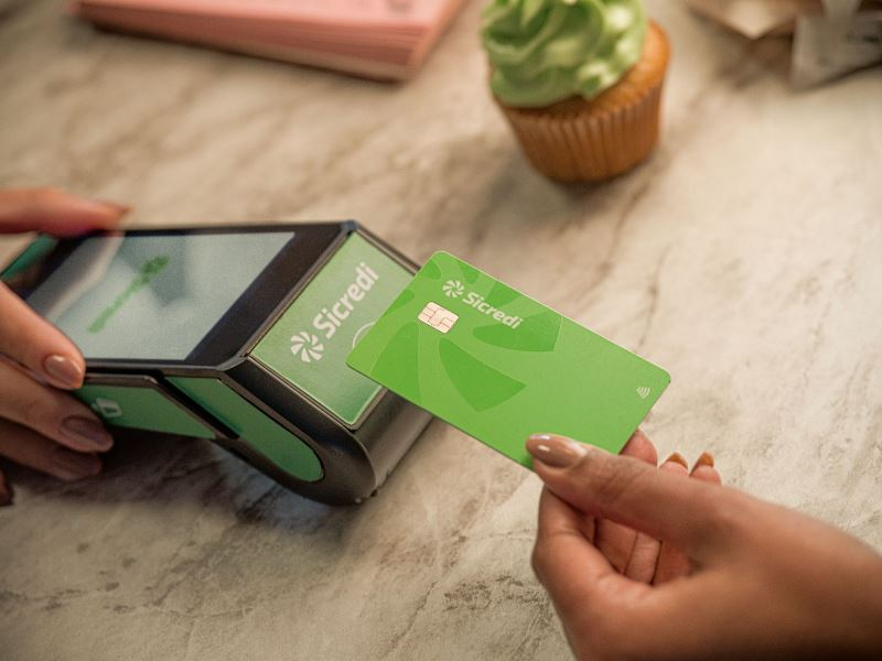 Sicredi registra crescimento em faturamento de 58% no mercado de máquinas de cartão em 2024